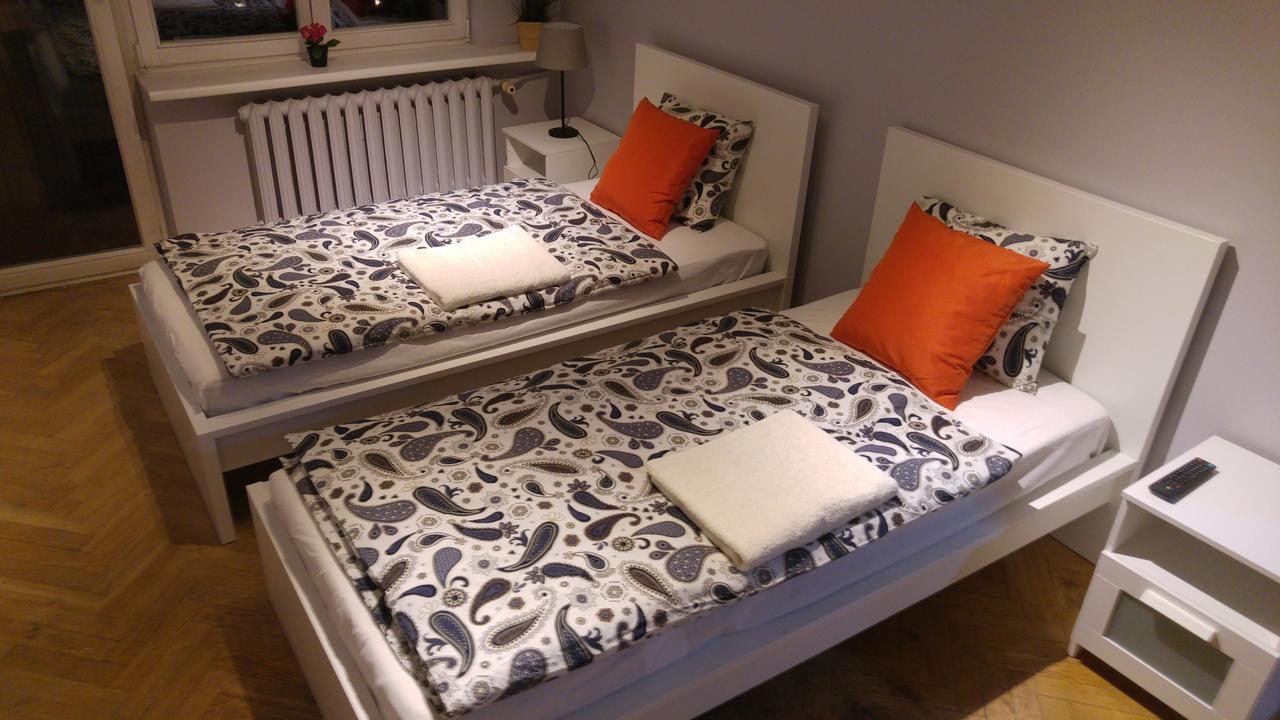 Rent0nline Niepodleglosci Rooms Metro Warschau Exterior foto