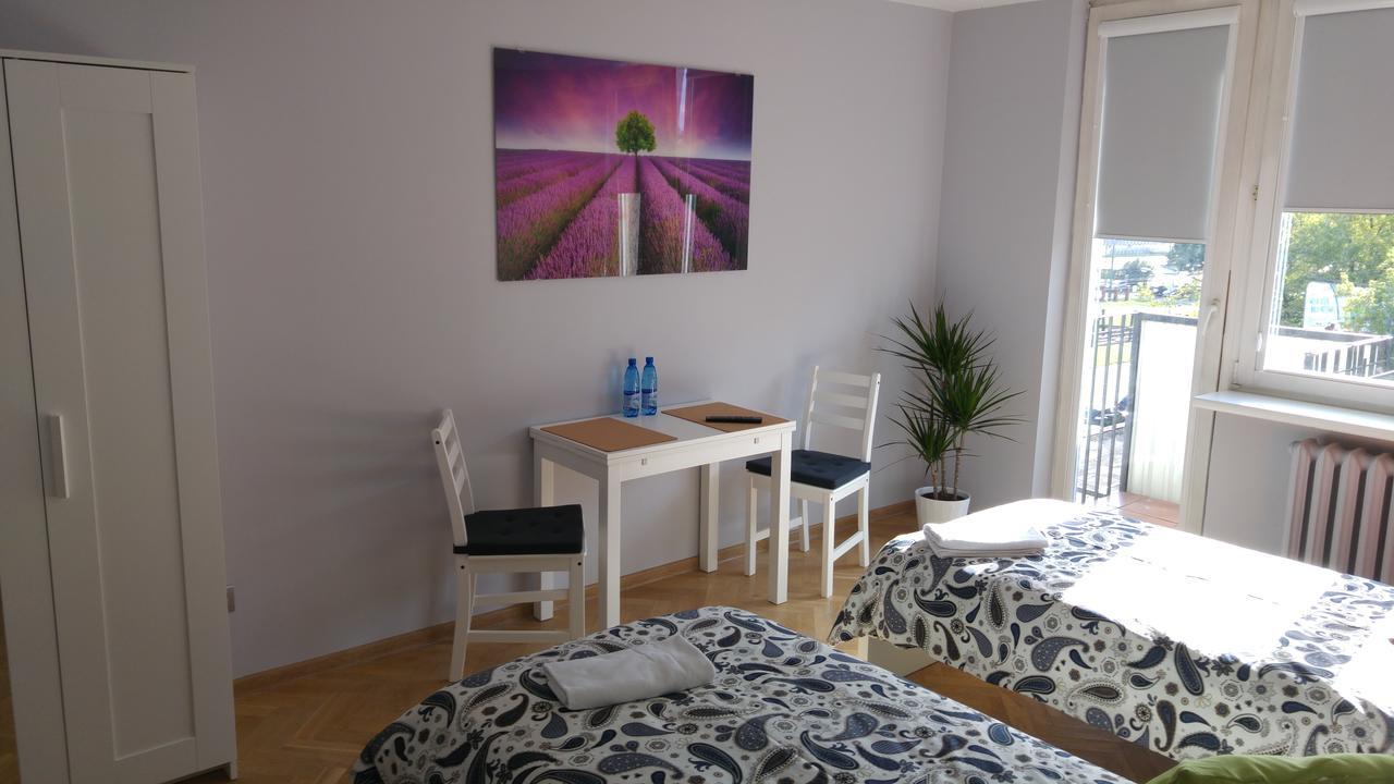 Rent0nline Niepodleglosci Rooms Metro Warschau Exterior foto
