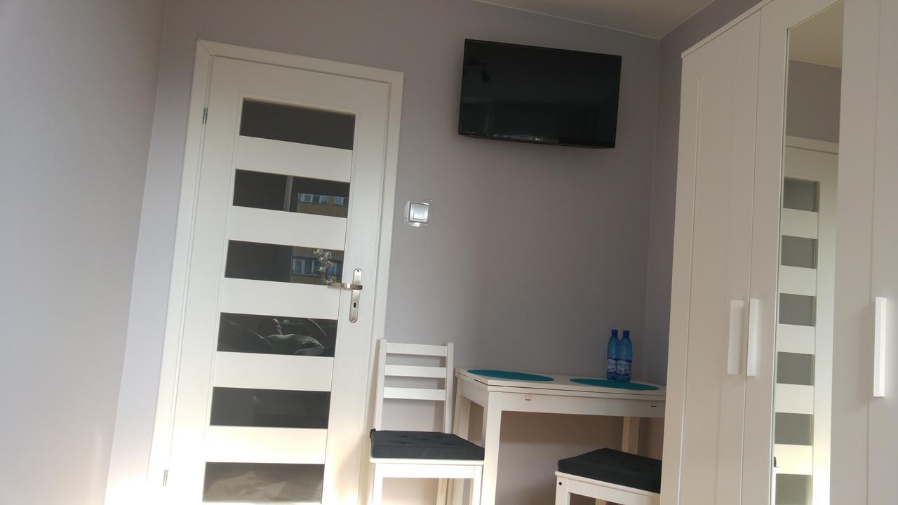Rent0nline Niepodleglosci Rooms Metro Warschau Exterior foto