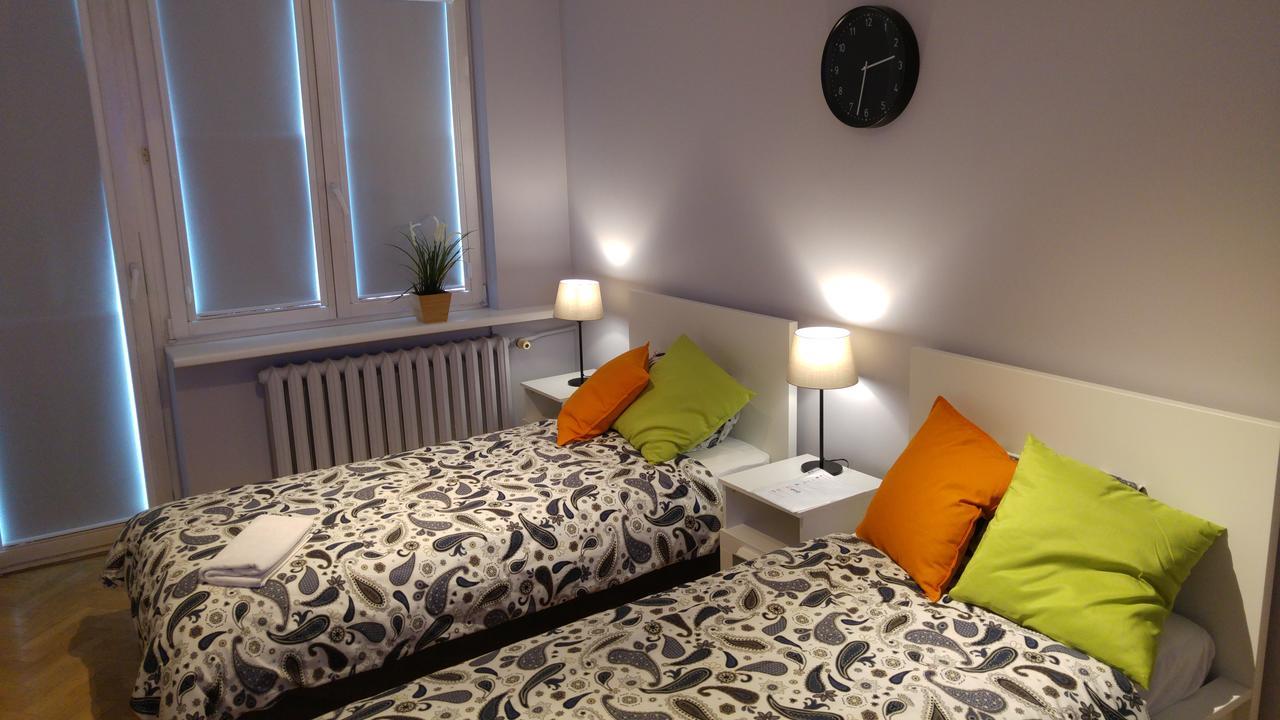 Rent0nline Niepodleglosci Rooms Metro Warschau Exterior foto