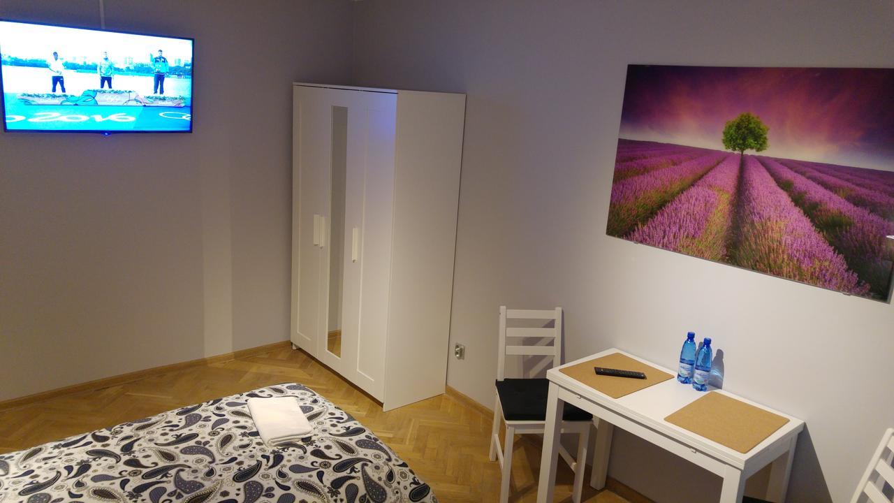 Rent0nline Niepodleglosci Rooms Metro Warschau Exterior foto